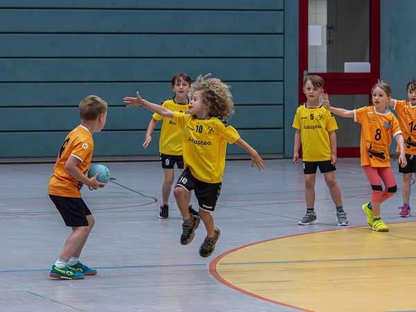 Adapteo unterstützt neue Ballschule für Grundschüler