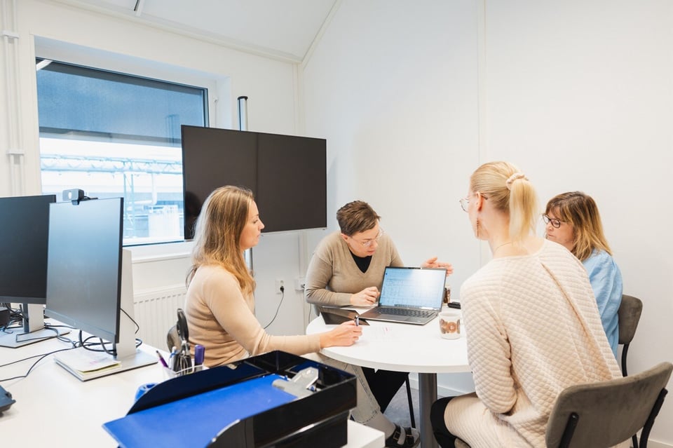 0034_ADAPTEO_EASTMAN_OULU_241020_WEB_TIAINEN_JOEL_INSPIROIVA_CREATIVE