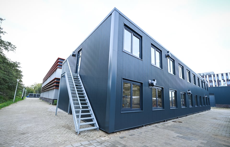 Hout- en meubileringscollege (HMC) modulair gebouwd met twee verdiepingen