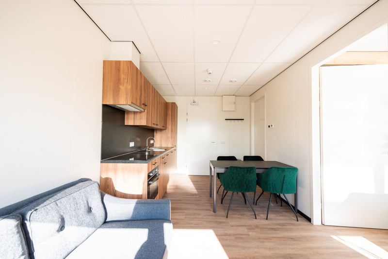 interieur van een medewerkers woning van luxe units van Adapteo