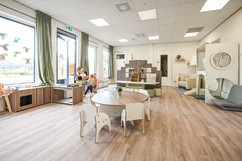 interieur van modulair kinderdagverblijf gebouwd met luxe units van Adapteo